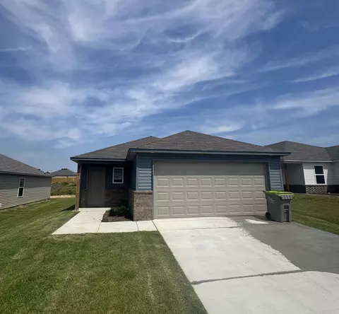 8080 Chesapeake Trl, Bauxite, AR 72011