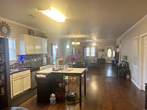 Entry Way - 908 E Pine St, Gurdon, AR 71743 photo 3 of 4