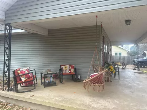 Exterior - 908 E Pine St, Gurdon, AR 71743 photo 4 of 12