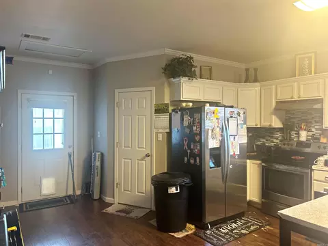 Entry Way - 908 E Pine St, Gurdon, AR 71743 photo 2 of 4