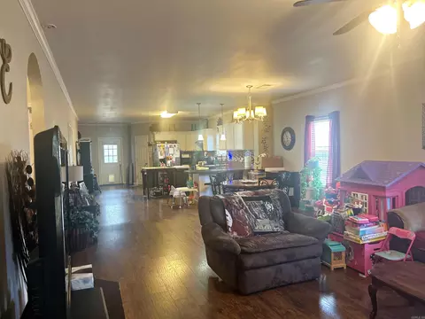 Entry Way - 908 E Pine St, Gurdon, AR 71743 photo 1 of 4