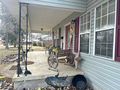 Exterior - 908 E Pine St, Gurdon, AR 71743 photo 12 of 12