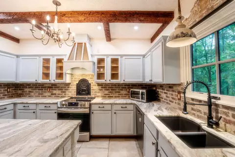 Kitchen - 44 Bald Eagle Dr, Paron, AR 72122 photo 2 of 4
