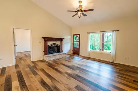 Living - 44 Bald Eagle Dr, Paron, AR 72122 photo 2 of 2