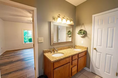 Bath - 44 Bald Eagle Dr, Paron, AR 72122 photo 1 of 4
