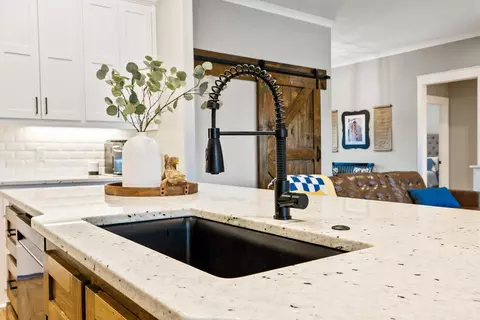 Kitchen - 10118 Sanibel Loop, Alexander, AR 72002 photo 5 of 5
