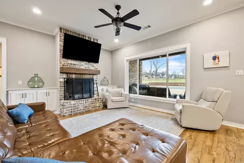 Living - 10118 Sanibel Loop, Alexander, AR 72002 photo 2 of 4