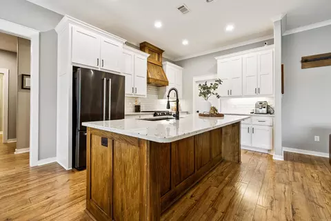 Kitchen - 10118 Sanibel Loop, Alexander, AR 72002 photo 3 of 5