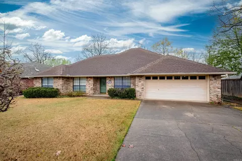 26 Blue Mountain Dr, Maumelle, AR 72113