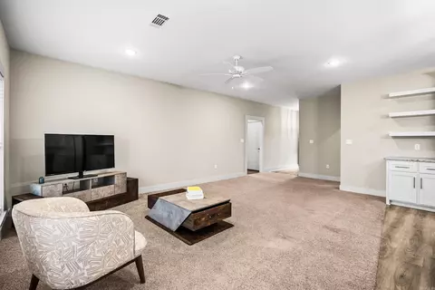 Living - 10 Clover Leaf Ln, Greenbrier, AR 72058 photo 2 of 2
