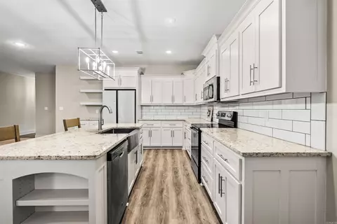 Kitchen - 10 Clover Leaf Ln, Greenbrier, AR 72058 photo 2 of 3