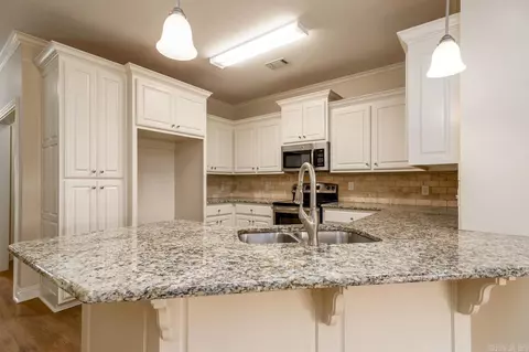 Kitchen - 2515 Eighteen Loop, Conway, AR 72034 photo 1 of 3