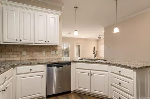 Kitchen - 2515 Eighteen Loop, Conway, AR 72034 photo 3 of 3