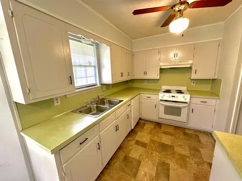Kitchen - 3805 Scenic Dr, Pine Bluff, AR 71603 photo 2 of 3