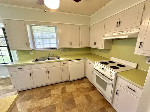 Kitchen - 3805 Scenic Dr, Pine Bluff, AR 71603 photo 1 of 3
