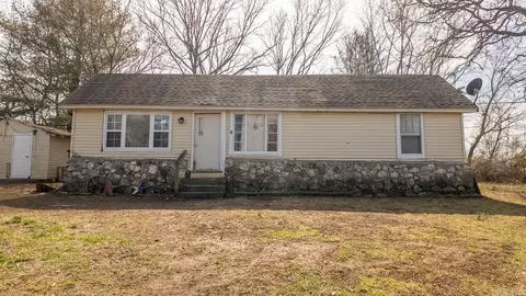 Exterior - 100 E Adams St, Thayer, MO 65791 photo 2 of 16