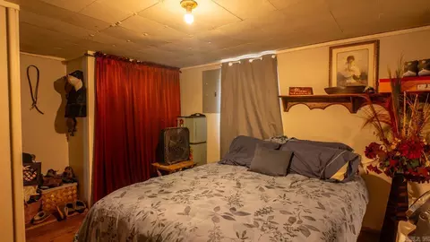 Bedroom - 100 E Adams St, Thayer, MO 65791 photo 5 of 6