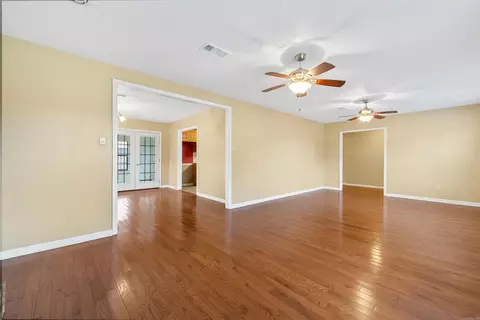 Living - 108 Devon Cv, Jacksonville, AR 72076 photo 3 of 5