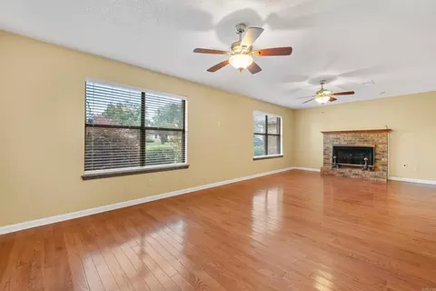 Living - 108 Devon Cv, Jacksonville, AR 72076 photo 1 of 5