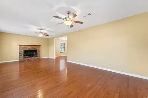 Living - 108 Devon Cv, Jacksonville, AR 72076 photo 2 of 5