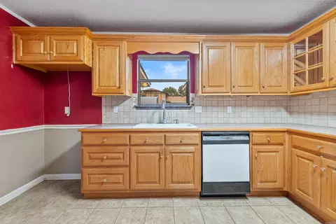 Kitchen - 108 Devon Cv, Jacksonville, AR 72076 photo 2 of 2