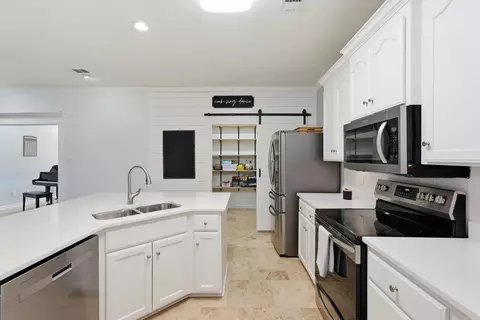 Kitchen - 1535 Blustery Way, Conway, AR 72034 photo 2 of 4