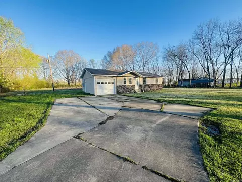 Exterior - 723 E Center St, Beebe, AR 72012 photo 2 of 5
