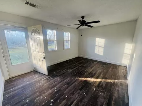Living - 723 E Center St, Beebe, AR 72012 photo 1 of 3
