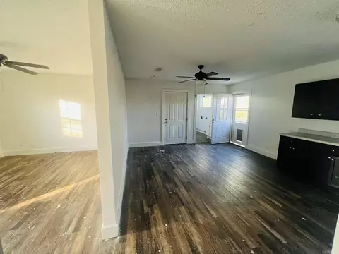 Living - 723 E Center St, Beebe, AR 72012 photo 2 of 3