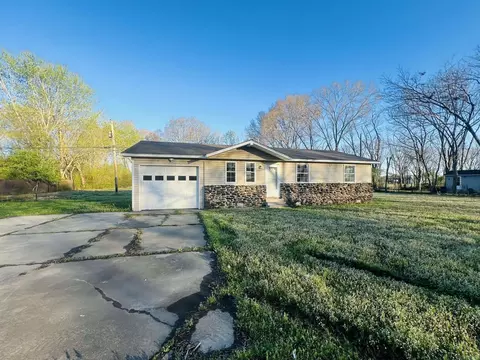 Exterior - 723 E Center St, Beebe, AR 72012 photo 3 of 5