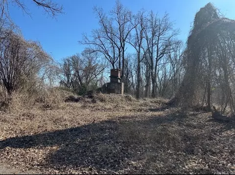 135 Miltary Rd, Helena, AR 72342