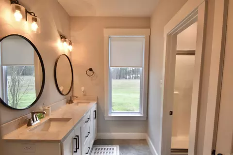 Bath - 356 Kettle Rd, Malvern, AR 72104 photo 1 of 7