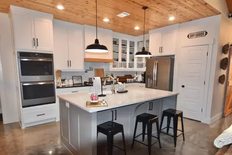 Kitchen - 356 Kettle Rd, Malvern, AR 72104 photo 1 of 5