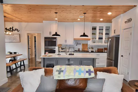 Kitchen - 356 Kettle Rd, Malvern, AR 72104 photo 5 of 5