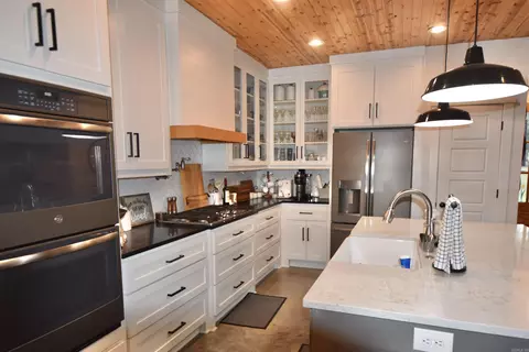 Kitchen - 356 Kettle Rd, Malvern, AR 72104 photo 3 of 5