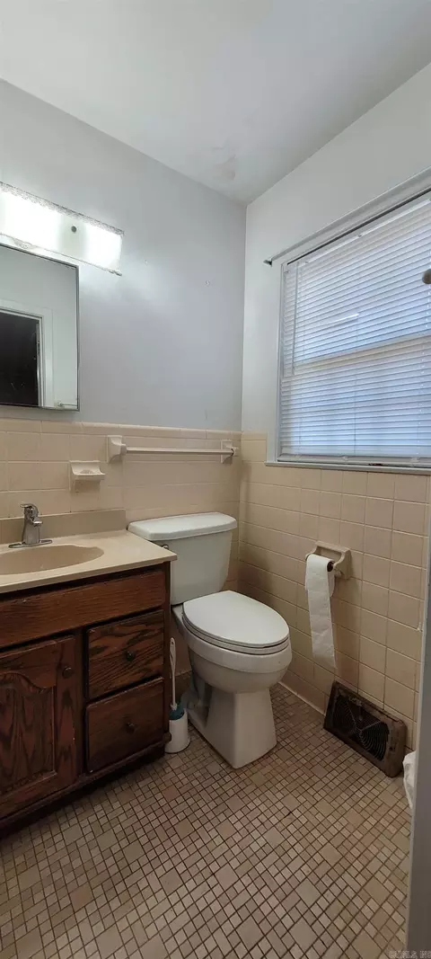 Bath - 400 N Edmonds Ave, Mccrory, AR 72101 photo 4 of 6