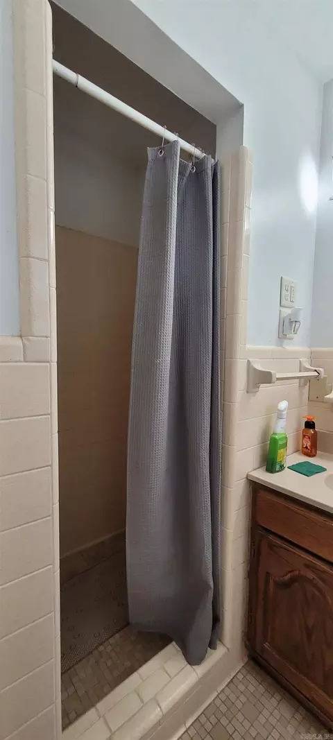 Bath - 400 N Edmonds Ave, Mccrory, AR 72101 photo 6 of 6