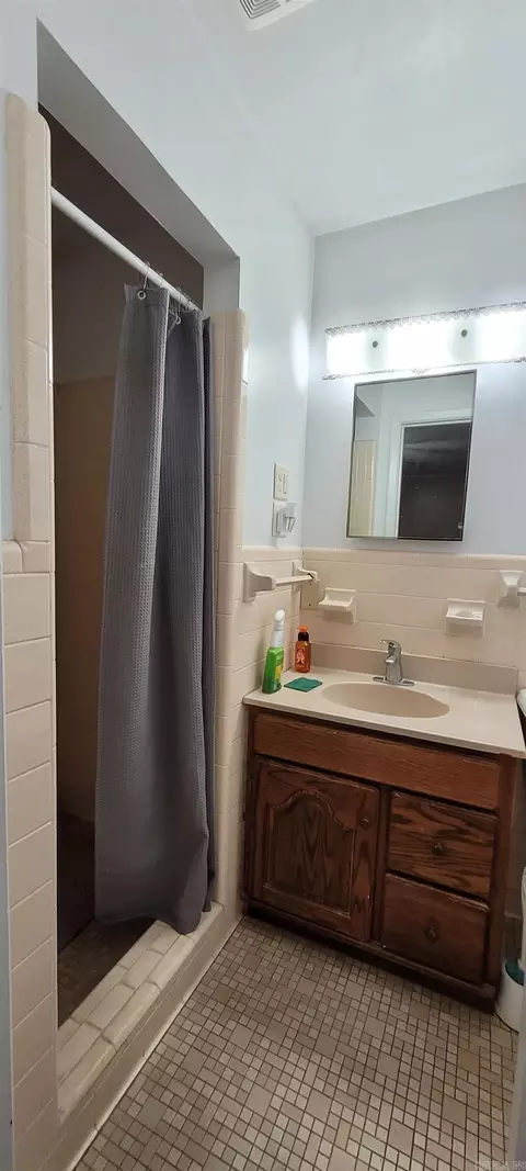 Bath - 400 N Edmonds Ave, Mccrory, AR 72101 photo 5 of 6
