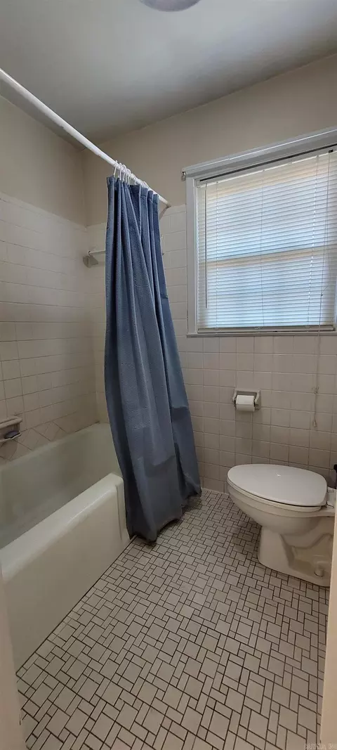 Bath - 400 N Edmonds Ave, Mccrory, AR 72101 photo 3 of 6