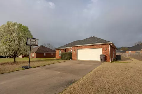 107 Salmon Ln, Russellville, AR 72802