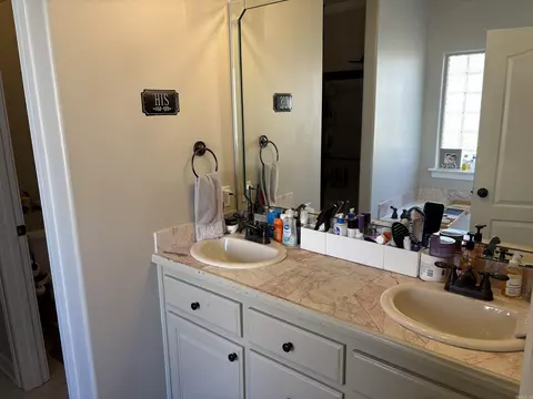 Bath - 5215 Clayborn Dr, Conway, AR 72034 photo 4 of 5