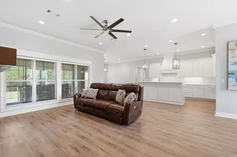 Living - 83 Watson Ln, Greenbrier, AR 72058 photo 2 of 4