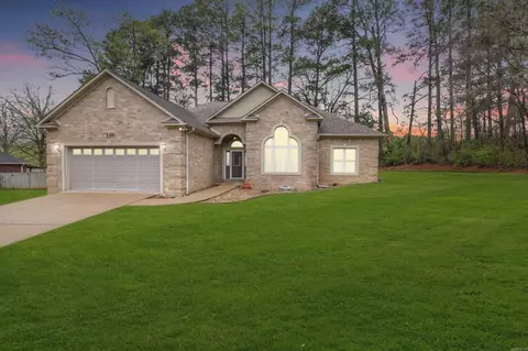 110 Shady Woods Ct, Hot Springs, AR 71901