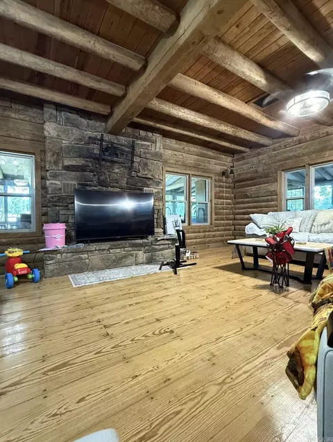 Living - 740 E 278 Hwy, Wickes, AR 71973 photo 2 of 2