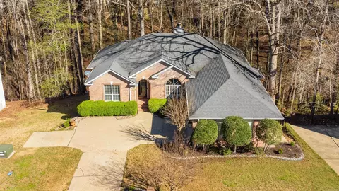 1215 River Oaks Dr, Benton, AR 72019