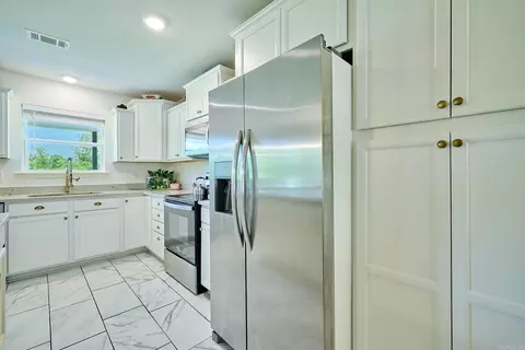 Kitchen - 357 Rigsby Loop, Lonsdale, AR 72087 photo 3 of 3