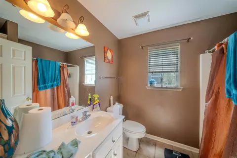 Bath - 4605 Cliff Ct, Alexander, AR 72002 photo 1 of 3