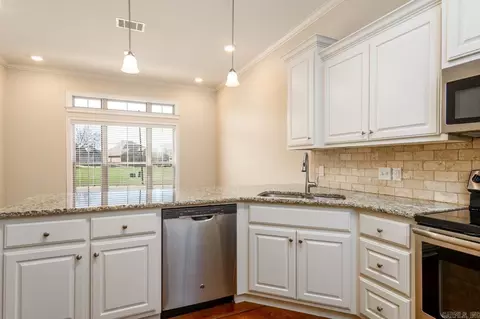 Kitchen - 2535 Eighteen Loop, Conway, AR 72034 photo 3 of 3
