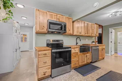 Kitchen - 38 Crestview Rd, Conway, AR 72034 photo 3 of 3
