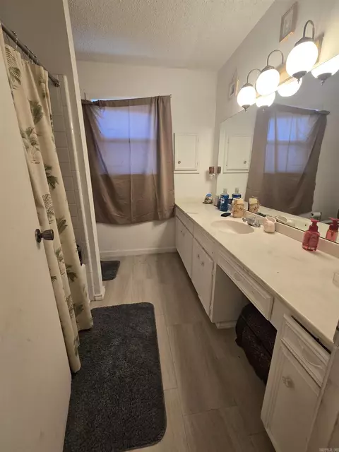 Bath - 8408 Griggs Rd, Pine Bluff, AR 71603 photo 1 of 4
